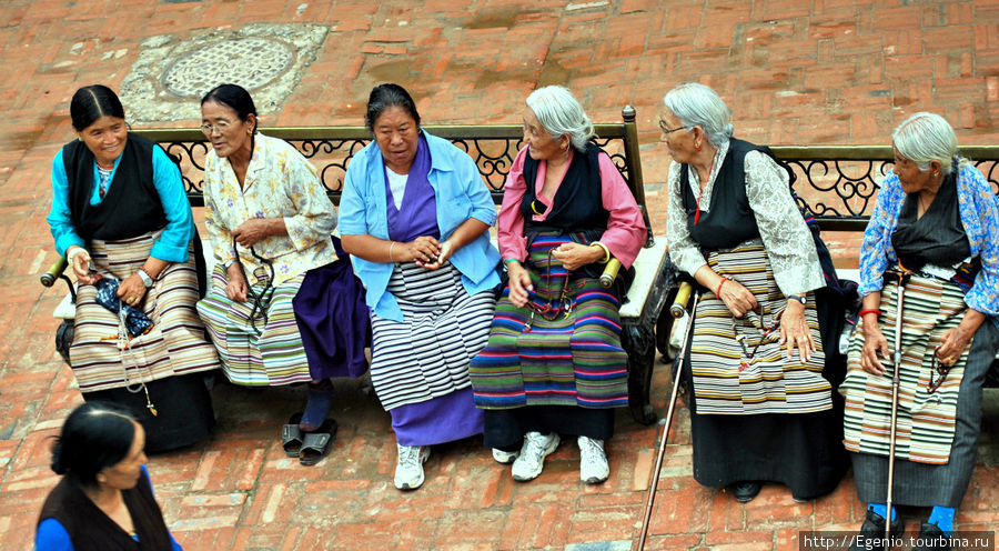 бабские сплетни по-тибетски :) Катманду, Непал