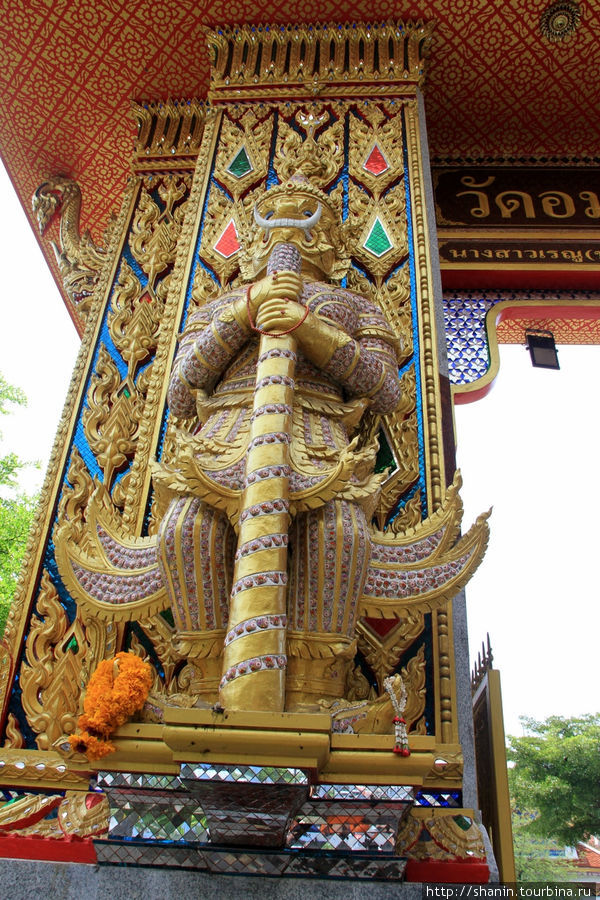 Ват Амаринтхарарам Воравихар — входные ворота Бангкок, Таиланд