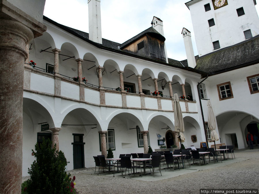 Внутренний двор Зеешлосс-Орт Гмунден, Австрия