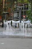 фонтаны возле концертного зала Дзинтари