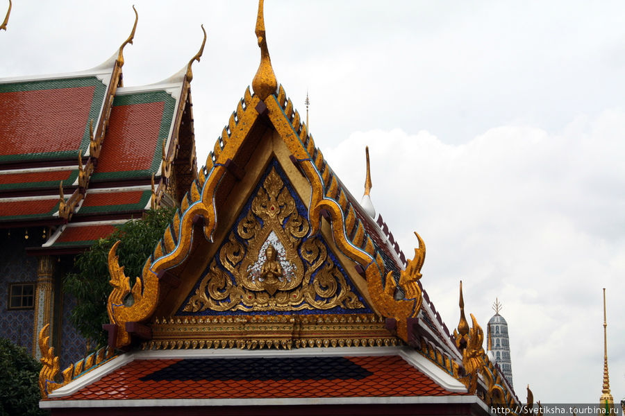 Крыша одного из храмов Бангкок, Таиланд