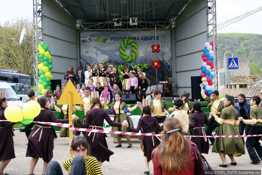 7 мая Хаджохская Теснина отмечает свой юбилей большим праздничным концертом с конкурсами, призами, розыгрышами. Каменномостский, Россия