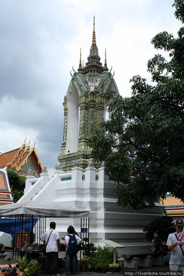 Возлежащий Будда в храме Ват Пхо Бангкок, Таиланд