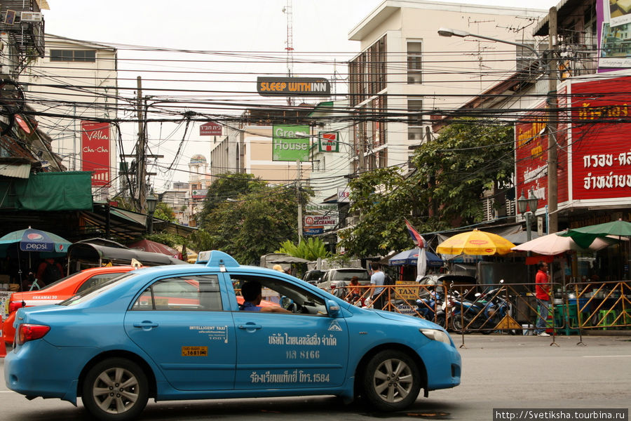 Иногда встречаются и голубые такси Бангкок, Таиланд