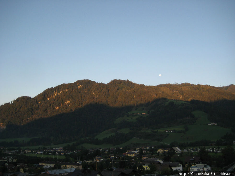 Вид на горы и небо с балкона нашего номера в отеле Alpenland Санкт-Йохан-им-Понгау, Австрия