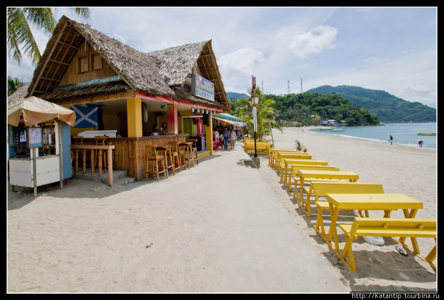 Один из баров на White Beach Пуэрто Галера Остров Миндоро, Филиппины