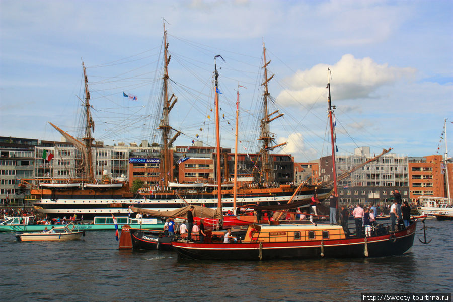 Международный фестиваль кораблей в Амстердаме 2010 Амстердам, Нидерланды
