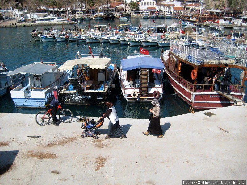 9 марта 2012 года. Старый порт Анталии. Анталия, Турция