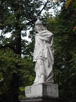 Одна из статуй