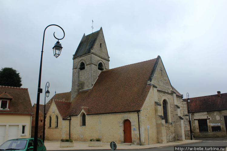 Церковь Сент — Пьер в Фур