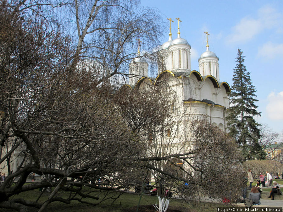 Патриарший дворец с церковью Двенадцати Апостолов и выставочный зал в Одностолпной палате. Москва, Россия