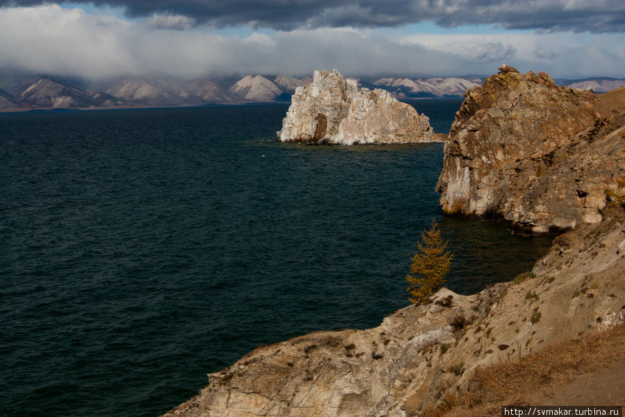 Скала Шаманка Хужир, остров Ольхон, Россия