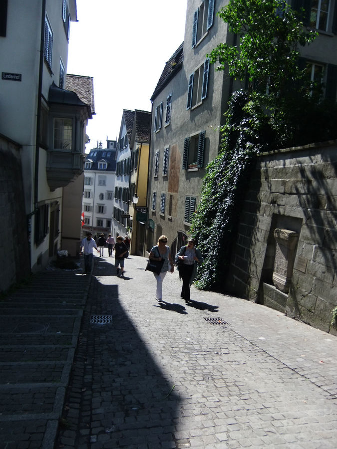 улица Пфальгассе, бывшая римская дорога, которой больше 2000 лет Цюрих, Швейцария