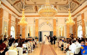 Свадебный банкет можно провести в Мраморном зале Константиновского дворца.
По Вашему желанию все помещения дворца украшаются и подготовливаются к торжеству.