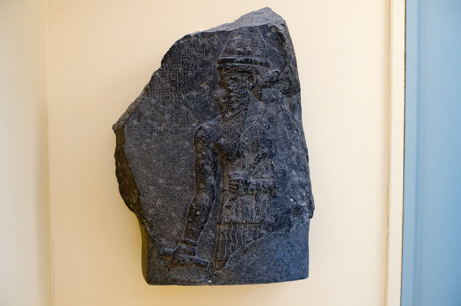 Стелла с изображением царя Нарамсина. Нарамсин был внуком основателя аккадской империи и четвертым правителем династии (2254—2218 гг. до н. э.) Стамбул, Турция
