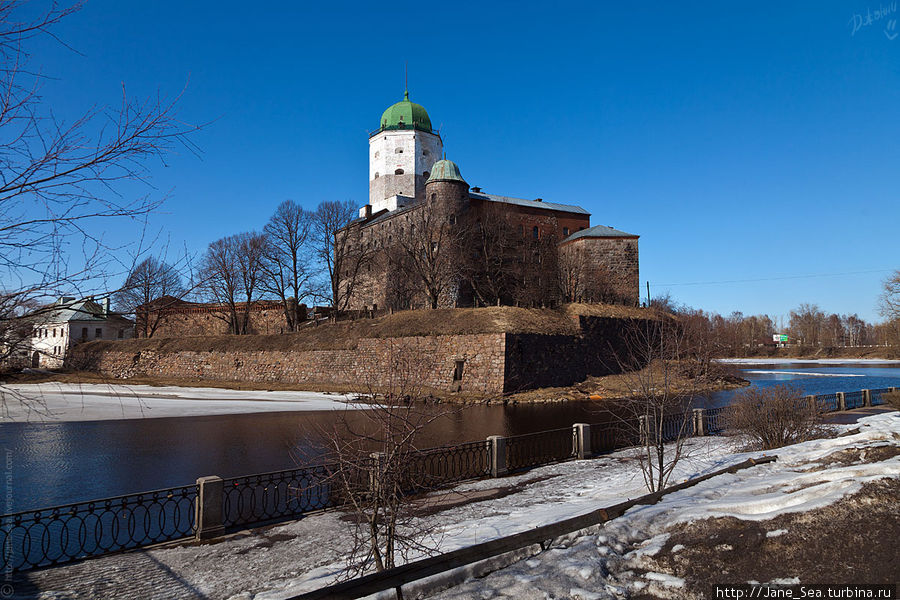 Ну, и на последок, открыточно-картиночный вид на Выборгский замок Выборг, Россия
