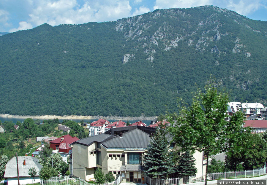 Черногорские картинки. Каньон искусственного Пивского озера Плужине, Черногория