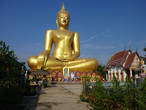 Статуя Будды Big Sukhotai Budda  в храме Wat Saparam.
