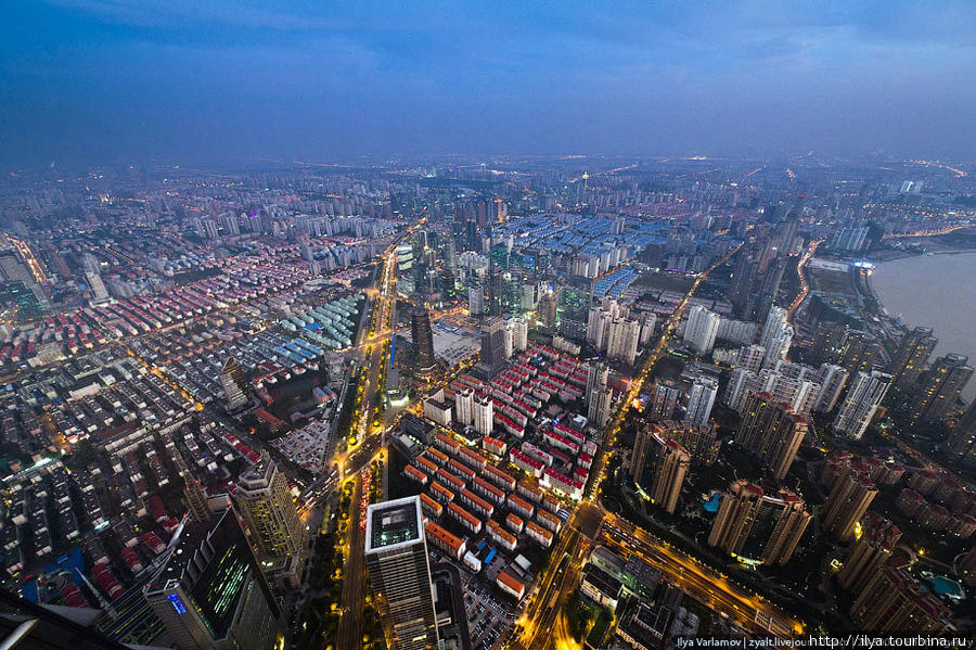 Виды с высоты. Шанхайский всемирный финансовый центр Шанхай, Китай