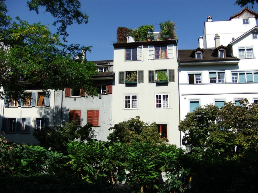 в центре  — дом, где этот фюрер жил :) Цюрих, Швейцария