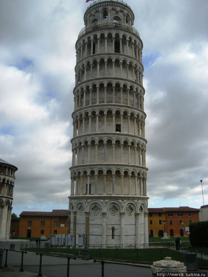 Поле Чудес и падающая башня Пиза, Италия