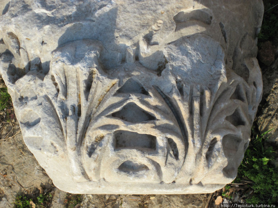 Орнамент на каменном фундаменте Алания, Турция