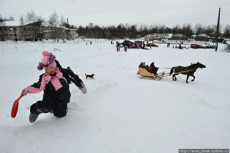 Масленица. Для детей развлечения — горка, катание на снегоходе, на санях с лошадкой и на собачьих упряжках Калевала, Россия