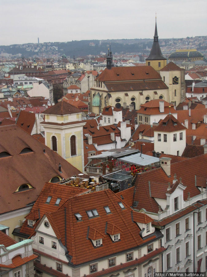 на крыше виднеется ресторан отеля У принца Прага, Чехия