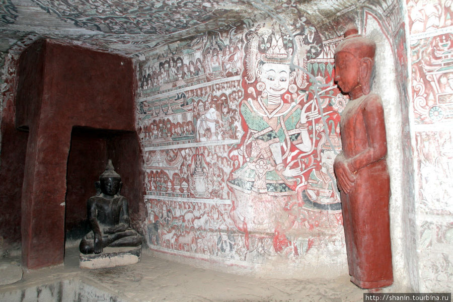 Статуя Будды и фрески. Пещеры По Вин Даунг Монива, Мьянма