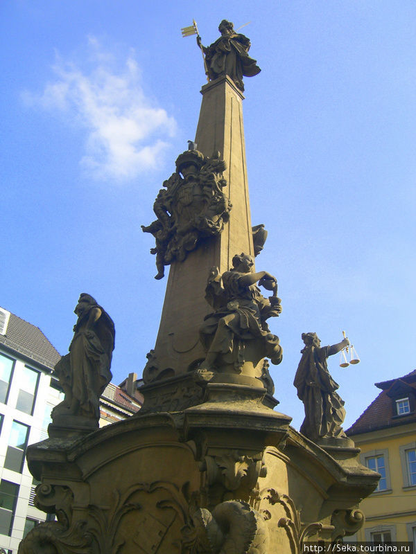 Фонтан четырех труб / Vierrohrenbrunnen