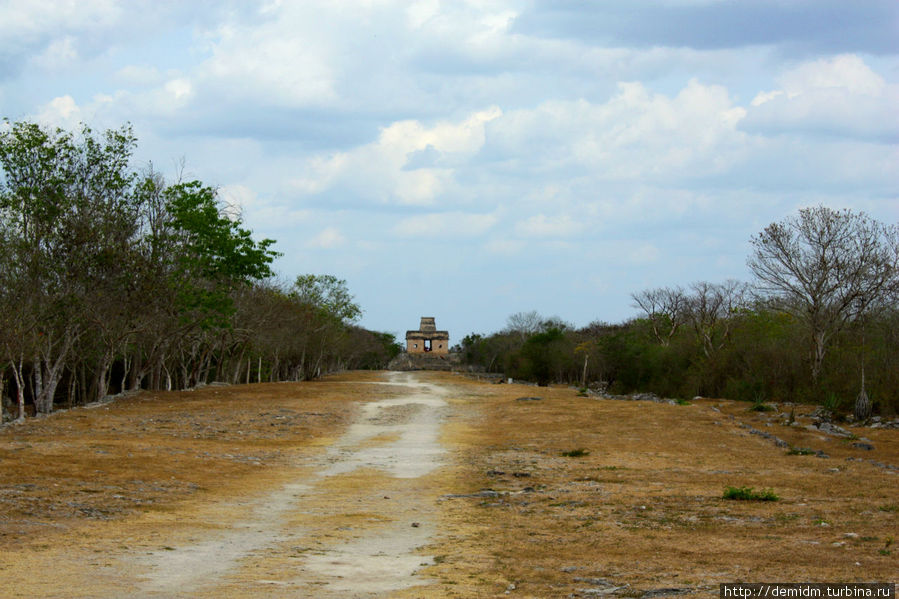 Сакбе — белая дорога. Цибильчальтун, Мексика