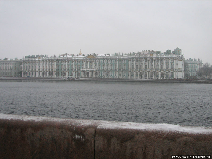 Вид на Зимний Дворец с Дворцового моста Санкт-Петербург, Россия