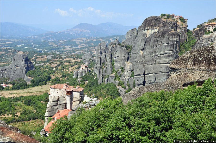 Метеоры — монастыри на вершинах отвесных скал Фессалия, Греция
