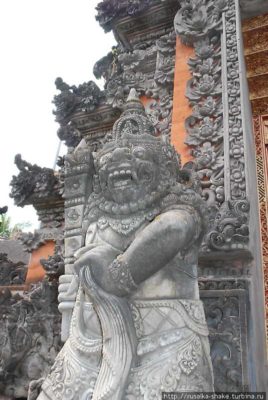 Храм для торговцев Гьяньяр, Индонезия