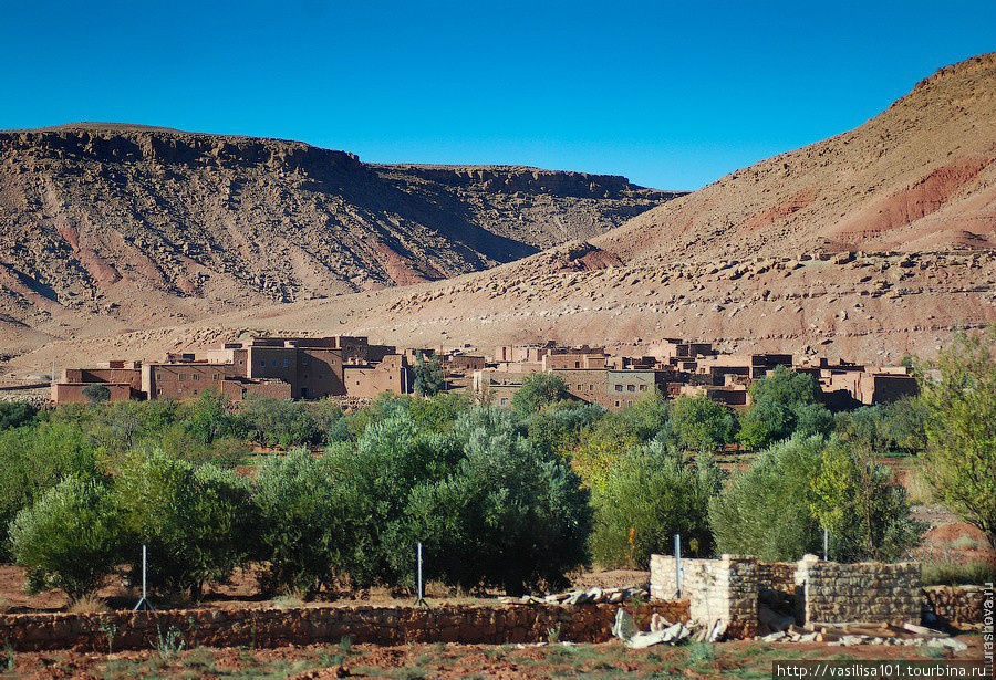 Высокий Атлас и перевал Тизи-н-Тичка, пейзажи за ходу Горный массив Высокий Атлас, Марокко