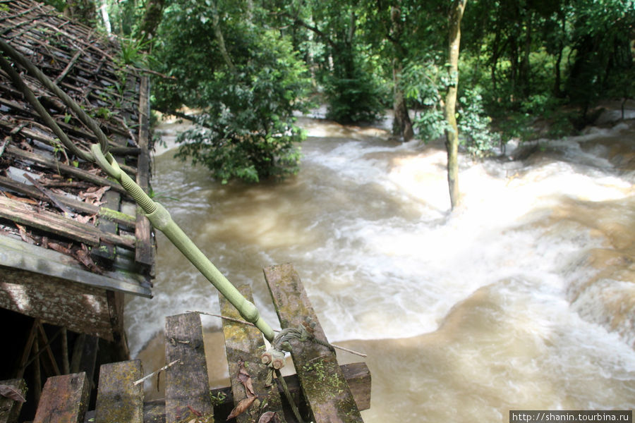 Многоуровневый водопад Тад Сэ Провинция Луангпрабанг, Лаос