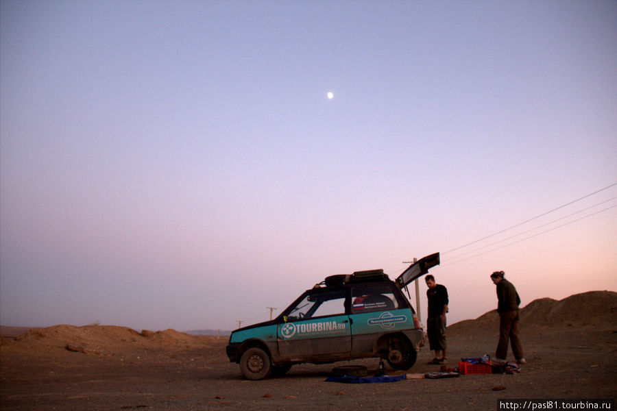 Ремонт в пустыне. Узбекистан