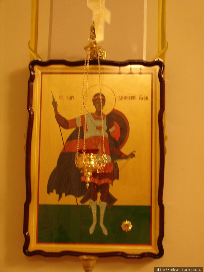 Предел украшен иконами. Икона вмч Дм, Солунского Киев, Украина