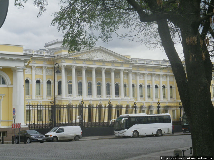 Золотая подсветка Михайловского дворца Санкт-Петербург, Россия