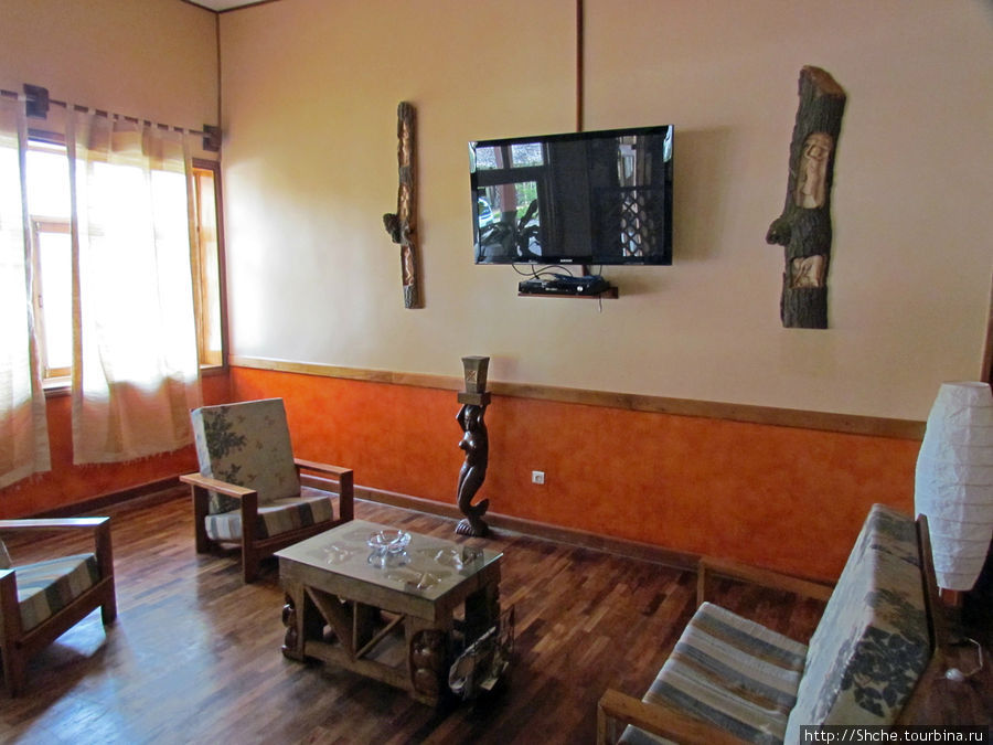 зал в центральном корпусе Андасибе, Мадагаскар