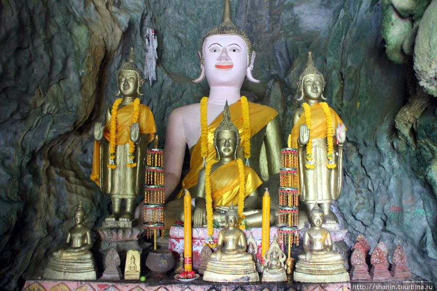 Будды в Слоновьей пещере Ванвьенг, Лаос