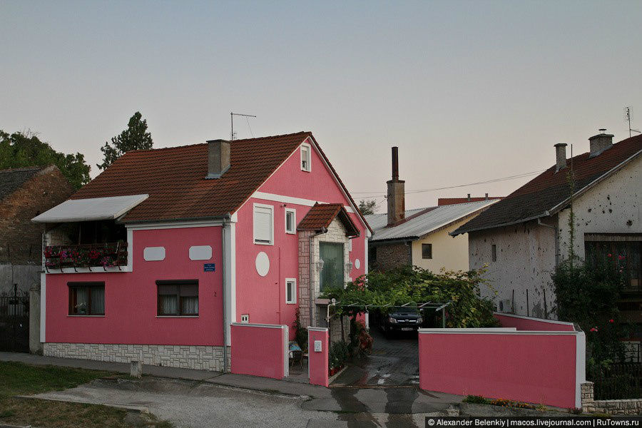 В этом домике, наверное, живет Барби. Надеюсь, у меня будет не такой :) Вуковар, Хорватия