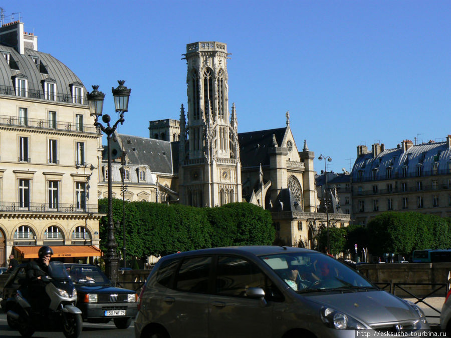 Башня Сен-Жак известна тем, что здесь Паскаль продил опыты, доказавшие существование атмосферного давления. Париж, Франция
