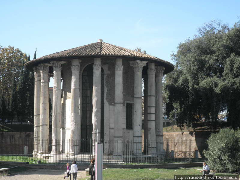 Колизей и около него... Рим, Италия