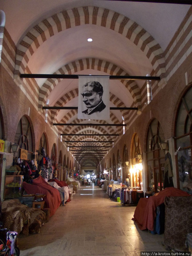 внутри базара перед его открытием Эдирне, Турция