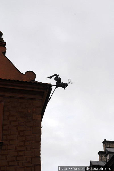 Дракон — второй после Коперника по популярности герой монументального варшавского искусства. Варшава, Польша