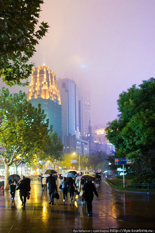Дождь... Шанхай, Китай