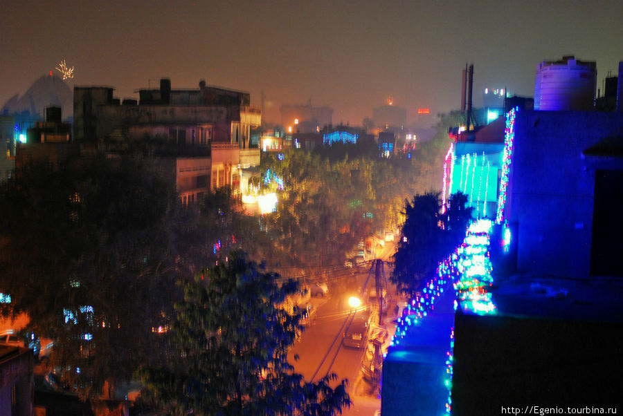 слева вверху — Лотос темпл Дели, Индия