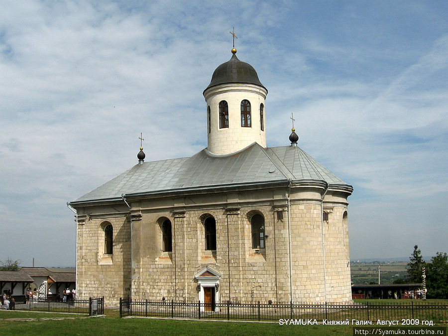Успенская церковь XVI века. Крылос, Украина