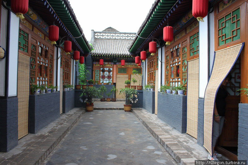 Многие дома построены квадратом, окна выходят во внутренний дворик Пинъяо, Китай